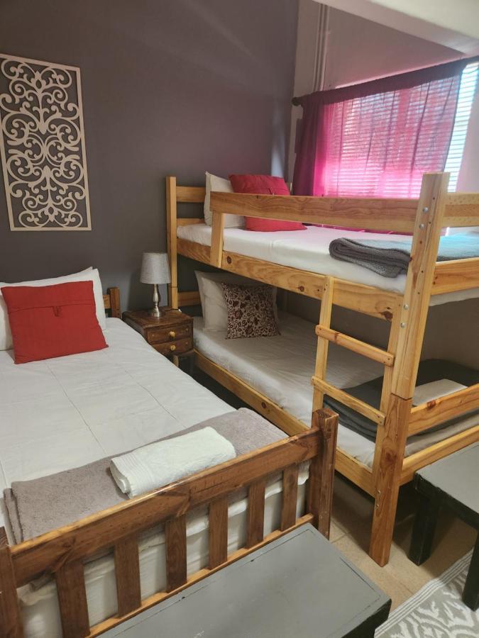Garden Corner Guesthouse Beaufort West Dış mekan fotoğraf