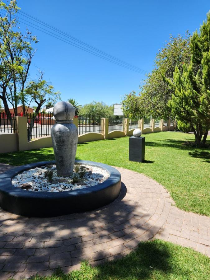 Garden Corner Guesthouse Beaufort West Dış mekan fotoğraf